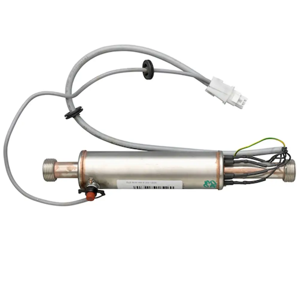 Roth Durchlauferhitzer mit Metallgehäuse und elektrischen Anschlüssen. Sichtbare Rohre und Drähte, die für die Warmwasserbereitung verwendet werden.